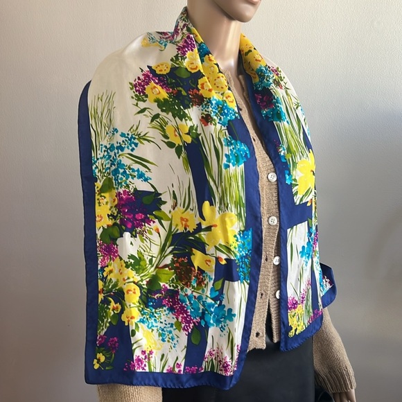NEW Oscar de la Renta Navy Blue Multicolor Floral Print Silk Scarf - Picture 1 of 12